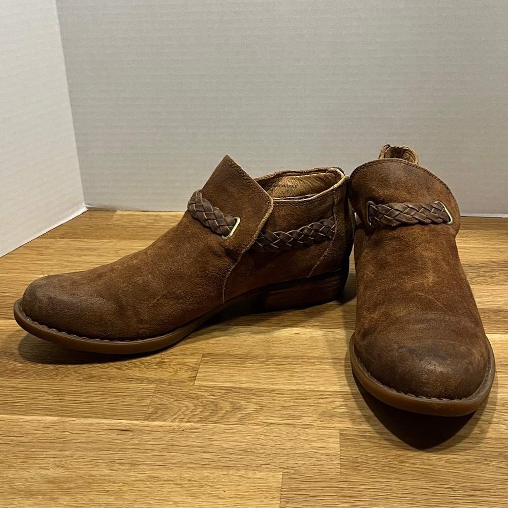 Born Brown Suede w / Braided Leather Trim Sylvia Ankle Booties Boots Women’s 9.5 - Picture 16 of 16
